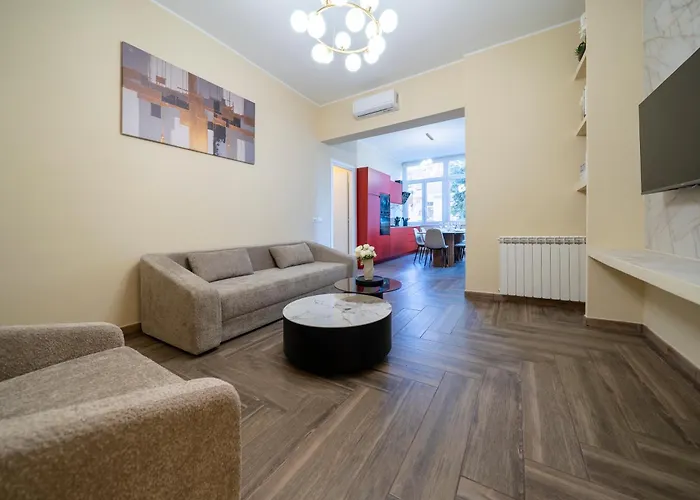 Spacious Three Bedroom Design Near Circo Massimo *